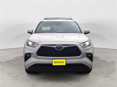 Used 2021 Toyota Highlander XLE image 8