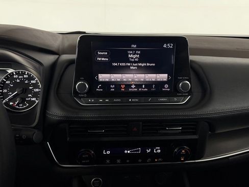 Used 2023 Nissan Rogue SV image 17