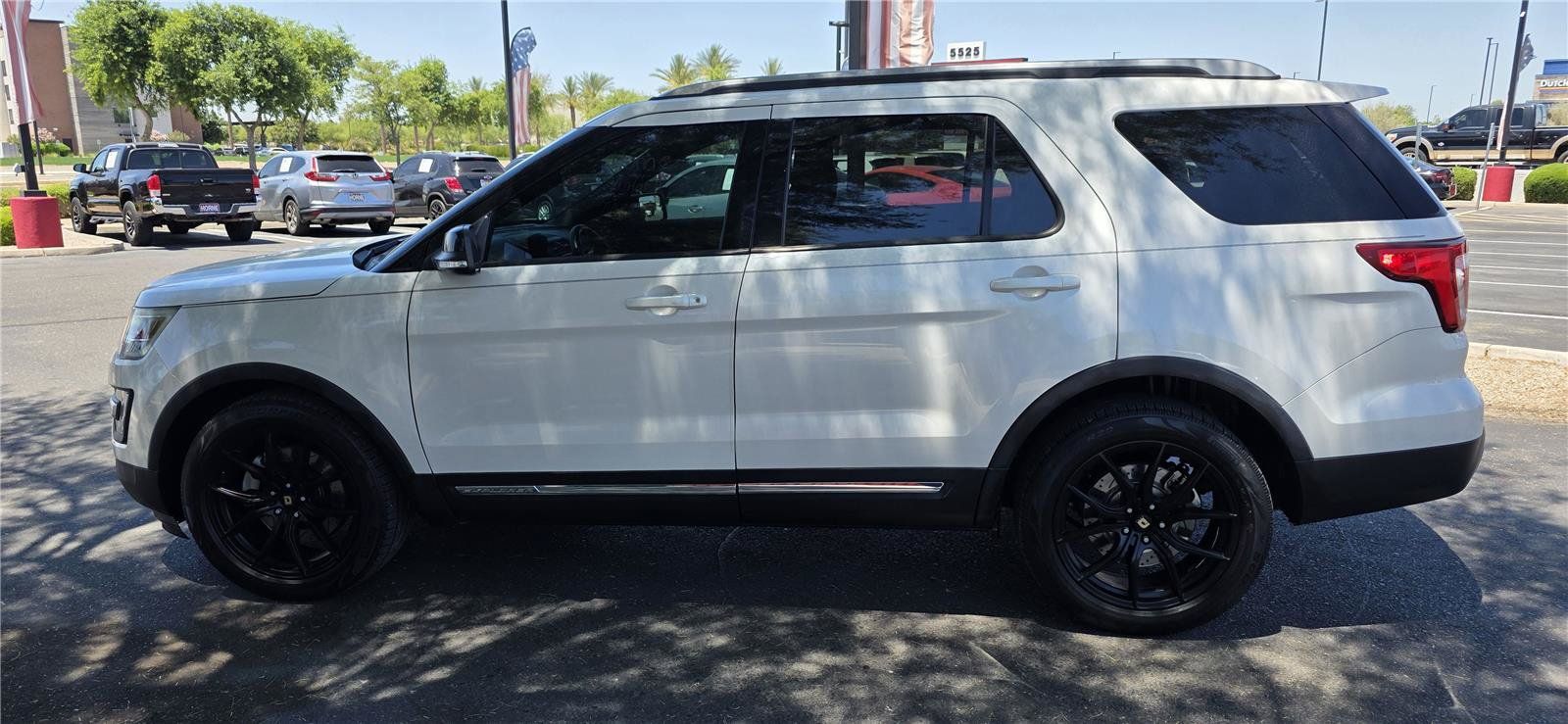 Used 2016 Ford Explorer XLT w/ Equipment Group 201A FWD image 8