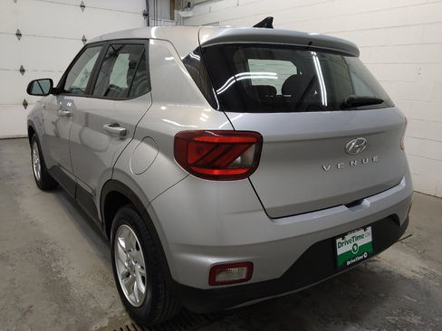 Used 2021 Hyundai Venue SE FWD image 5