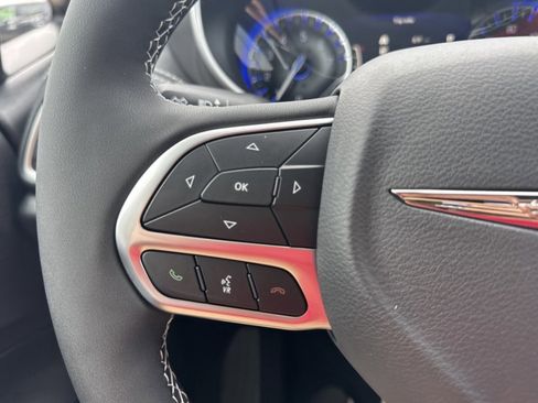 New 2026 Chrysler Pacifica Select image 26