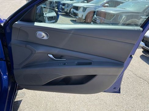 Used 2023 Hyundai Elantra SEL w/ Preferred Accessory Package image 16