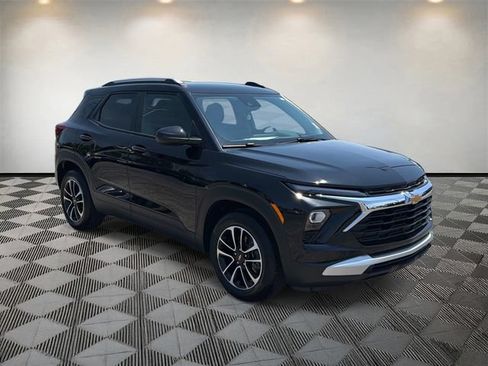 Used 2026 Chevrolet TrailBlazer LT w/ Convenience Package FWD image 3