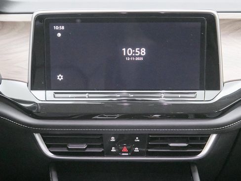 Used 2025 Volkswagen Atlas SE image 29