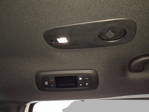 New 2026 Chrysler Pacifica Select image 15