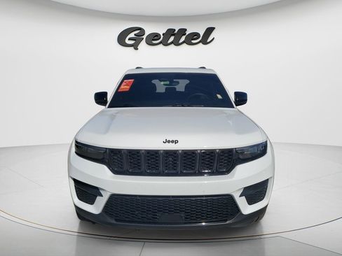 Used 2023 Jeep Grand Cherokee Altitude image 2