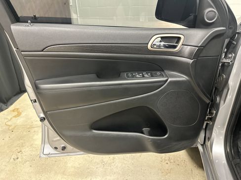 Used 2015 Jeep Grand Cherokee Altitude image 14