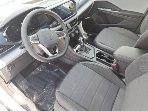 Used 2023 Volkswagen Taos SE w/ Panoramic Sunroof Package FWD image 15