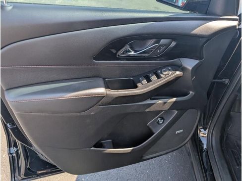 Used 2023 Chevrolet Traverse RS image 15