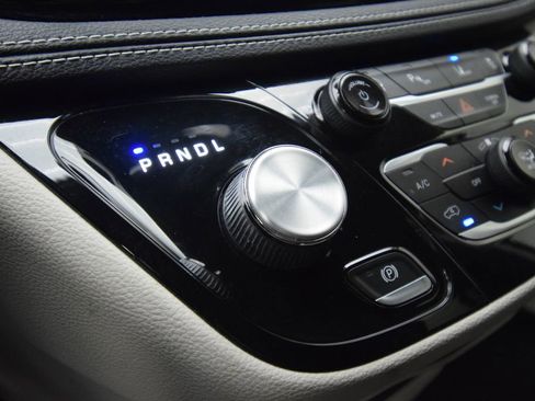 Used 2023 Chrysler Pacifica Touring-L AWD/4WD image 26
