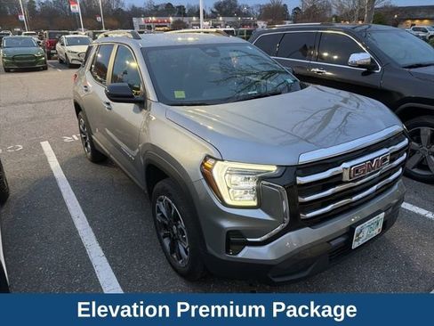 Used 2025 GMC Terrain Elevation w/ Elevation Premium Package image 3