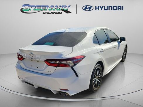 Used 2022 Toyota Camry SE image 4