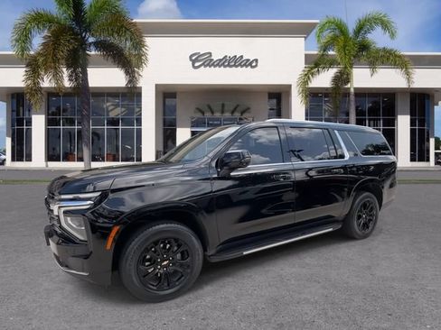 Certified 2025 Chevrolet Suburban LT w/ Comfort Package RWD image 7