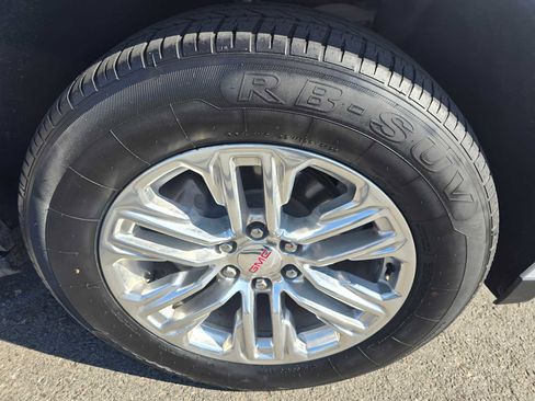 Used 2024 GMC Yukon XL SLT image 9