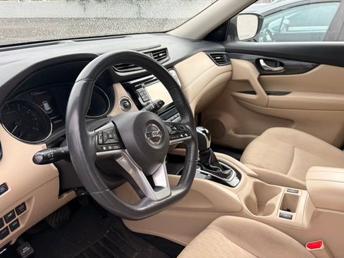 Used 2017 Nissan Rogue SV w/ SV Premium Package FWD image 8
