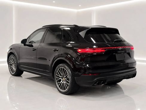 Used 2023 Porsche Cayenne S Platinum AWD/4WD image 5