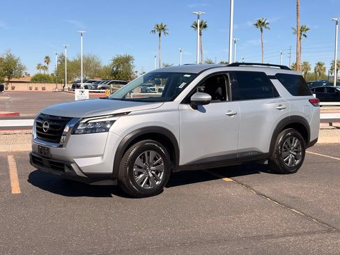 Certified 2025 Nissan Pathfinder SV FWD image 2