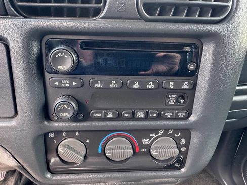Used 2004 Chevrolet S10 Pickup LS AWD/4WD image 23