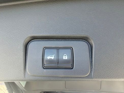 Used 2022 Nissan Rogue Platinum w/ Head-Up Display Package image 36