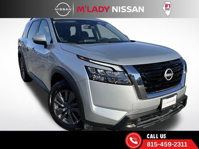 Used 2025 Nissan Pathfinder SV w/ SV Premium Package
