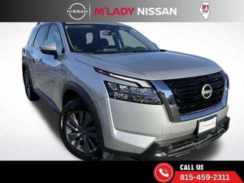 Used 2025 Nissan Pathfinder SV w/ SV Premium Package image 1