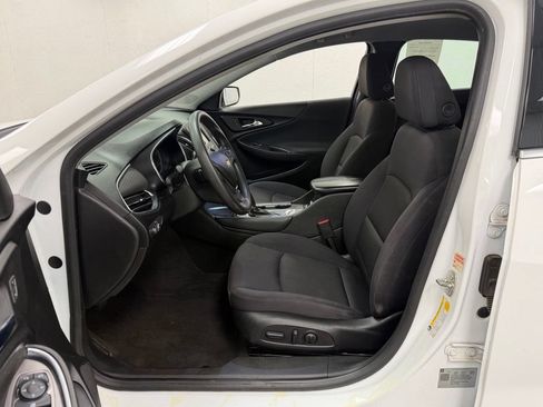 Used 2018 Chevrolet Malibu LT FWD image 17