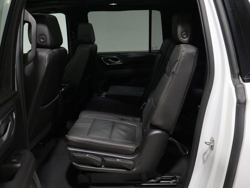 Used 2021 Chevrolet Suburban RST AWD/4WD image 19