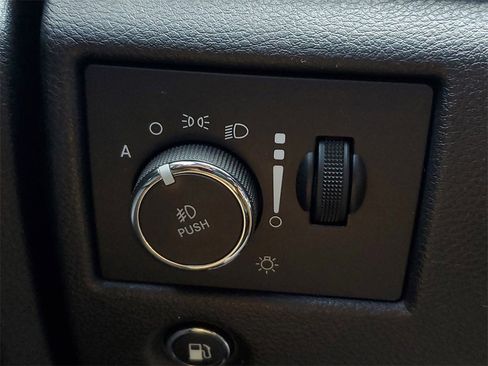 Used 2020 Jeep Grand Cherokee Overland image 35