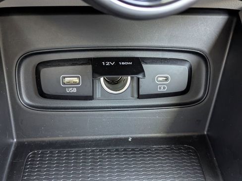 Certified 2025 Hyundai Venue SEL FWD image 22
