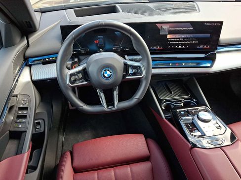 Used 2024 BMW i5 eDrive40i w/ M Sport Package image 11