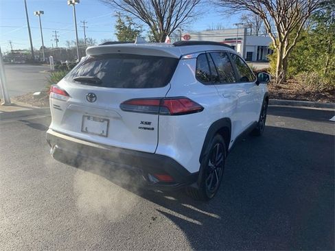 Used 2023 Toyota Corolla Cross XSE image 8