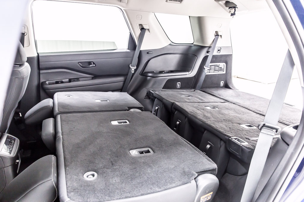 Used 2025 Nissan Pathfinder SV AWD/4WD image 36