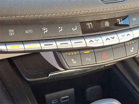 Used 2019 Cadillac XT4 Luxury w/ Cold Weather Package image 17