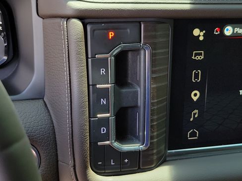 Used 2024 GMC Yukon XL Denali AWD/4WD image 13