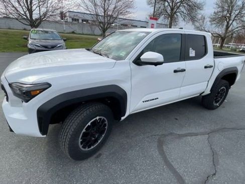 New 2026 Toyota Tacoma TRD Off-Road AWD/4WD image 4