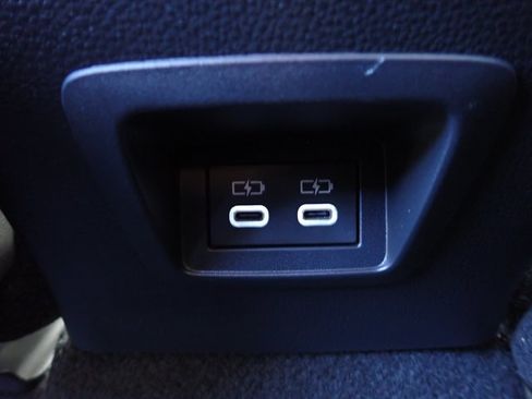 Used 2024 Toyota Corolla Cross XLE w/ Convenience Package FWD image 11