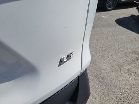Used 2022 Toyota RAV4 LE FWD image 7