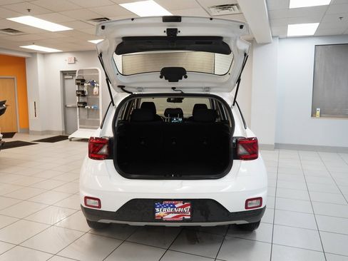 Used 2021 Hyundai Venue image 9