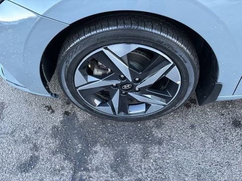 Used 2022 Hyundai Elantra Limited image 48