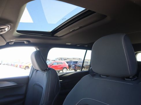 New 2025 Jeep Grand Cherokee L Laredo image 14