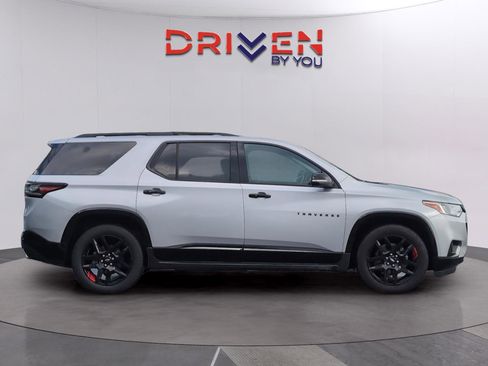 Used 2021 Chevrolet Traverse Premier w/ Redline Edition FWD image 6