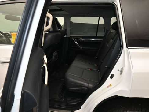 Used 2016 Lexus GX 460 w/ Navigation Package image 33