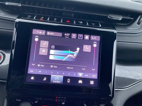 Used 2023 Jeep Grand Cherokee Altitude image 24