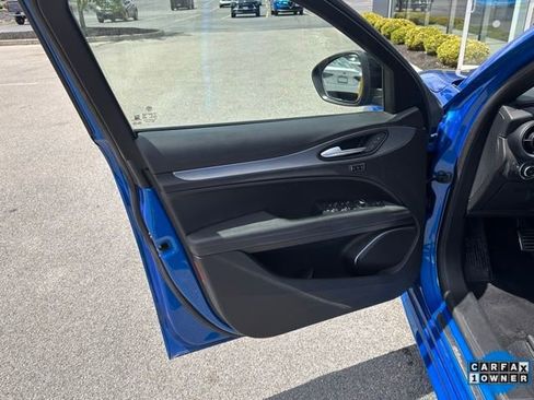 Used 2022 Alfa Romeo Stelvio Veloce image 11