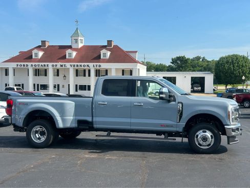 New 2026 Ford F350 Lariat AWD/4WD image 3