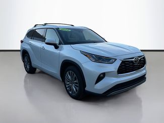 Used 2022 Toyota Highlander Platinum video 1