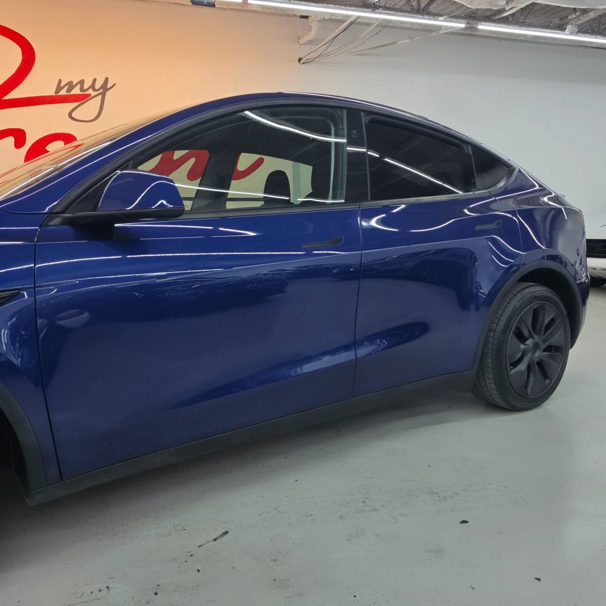 Used 2024 Tesla Model Y Long Range AWD/4WD image 3