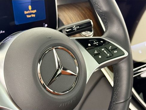 Used 2025 Mercedes-Benz GLC 350e 4MATIC image 19