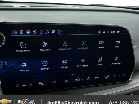 Used 2025 Chevrolet Traverse LT image 13