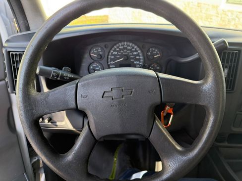 Used 2007 Chevrolet Express 3500 RWD image 21